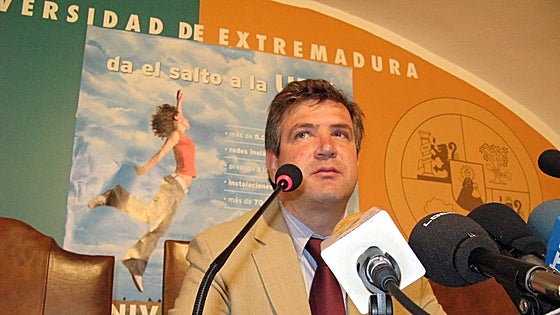 El colegio mayor universitario San José de Cáceres pasará a denominarse Antonio Franco
