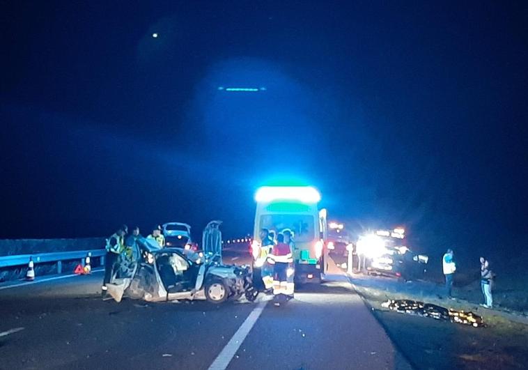 Vehículo en el que viajaban las dos personas fallecidas.