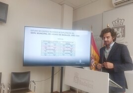 Carlos Urueña presenta las nuevas tarifas de agua.
