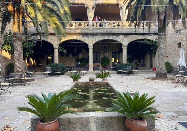 Patio del Parador de Jarandilla de La Vera.