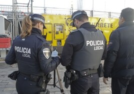 Agentes de la Policía Local de Cáceres durante un servicio.