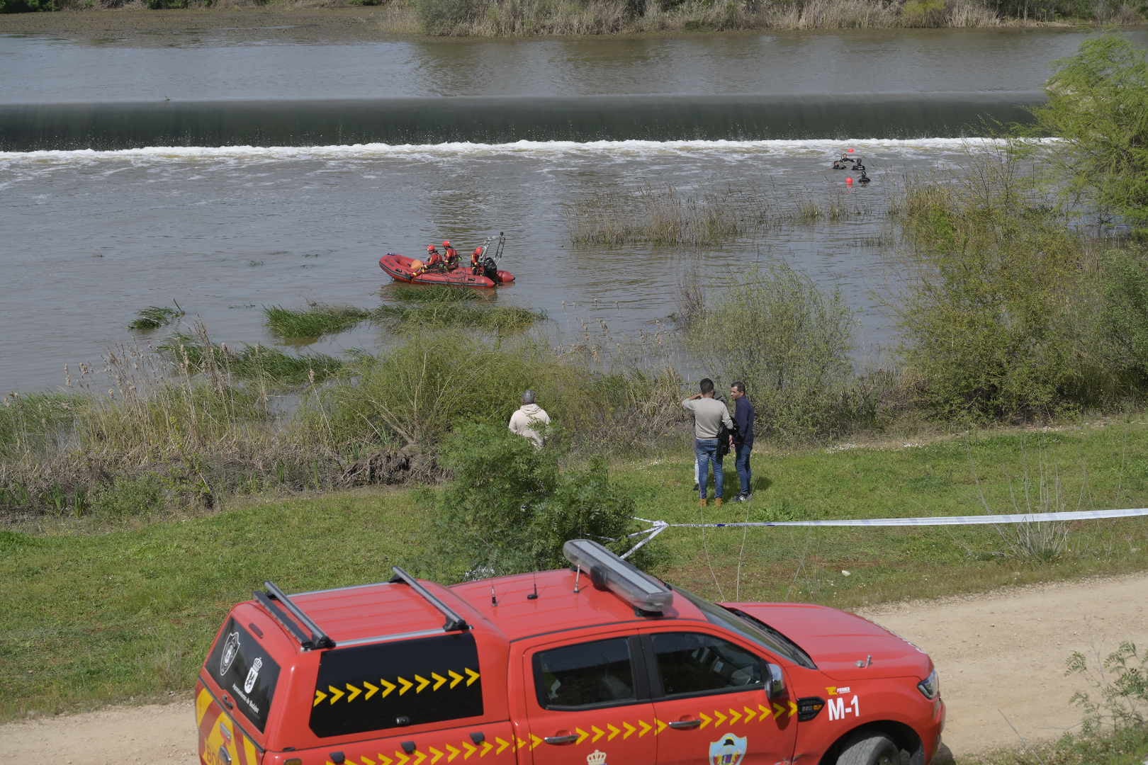 Así es la búsqueda de José María en la zona de La Pesquera en Badajoz