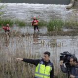 José María estaba en el muro del azud antes de meterse en el Guadiana