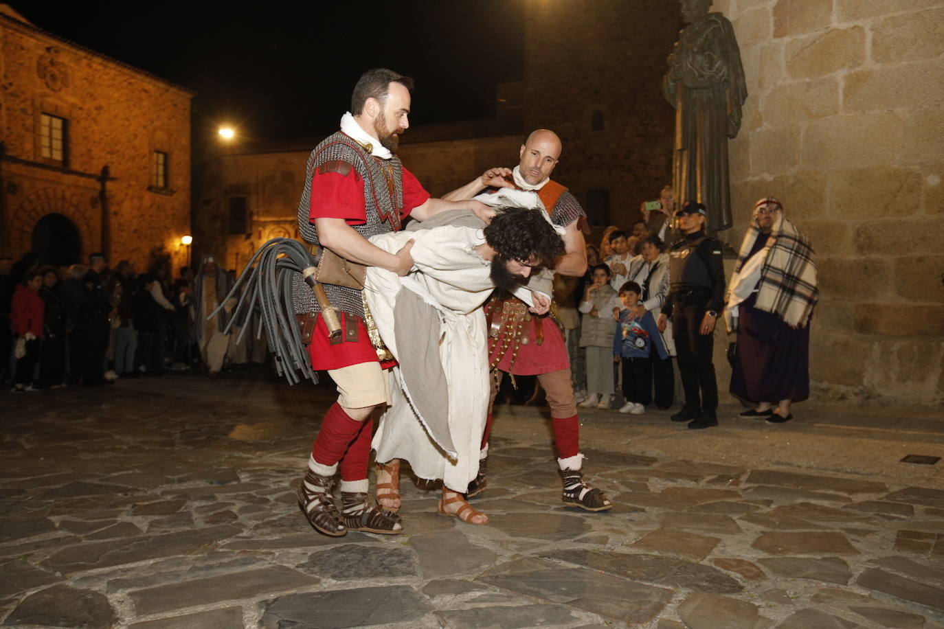 La representación de la Pasión Viviente en Cáceres, en imágenes (2)