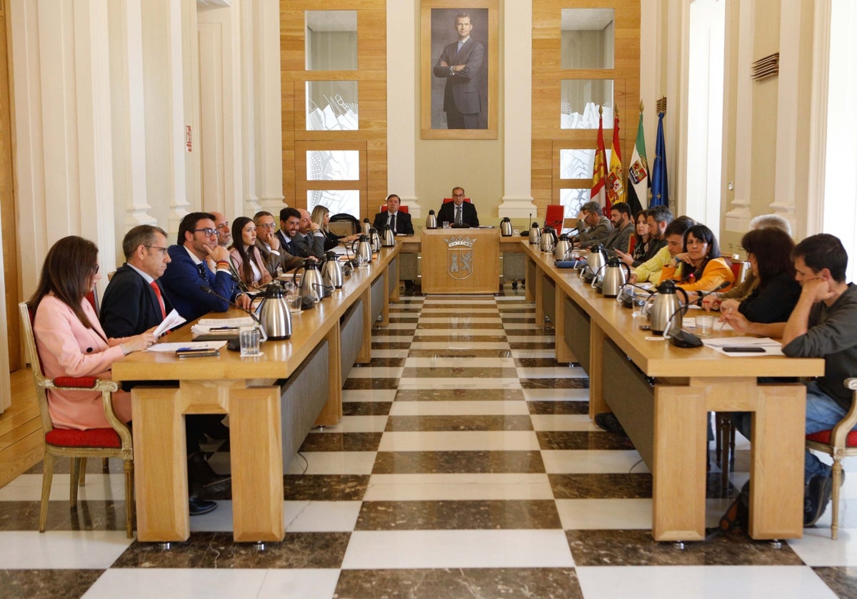 PP y PSOE rechazan parar el parking del parque del Príncipe de Cáceres