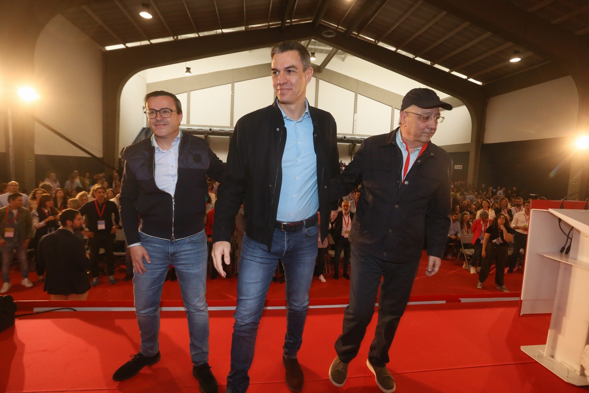 Vara se despide de la secretaría general del PSOE extremeño y cede el relevo a Gallardo