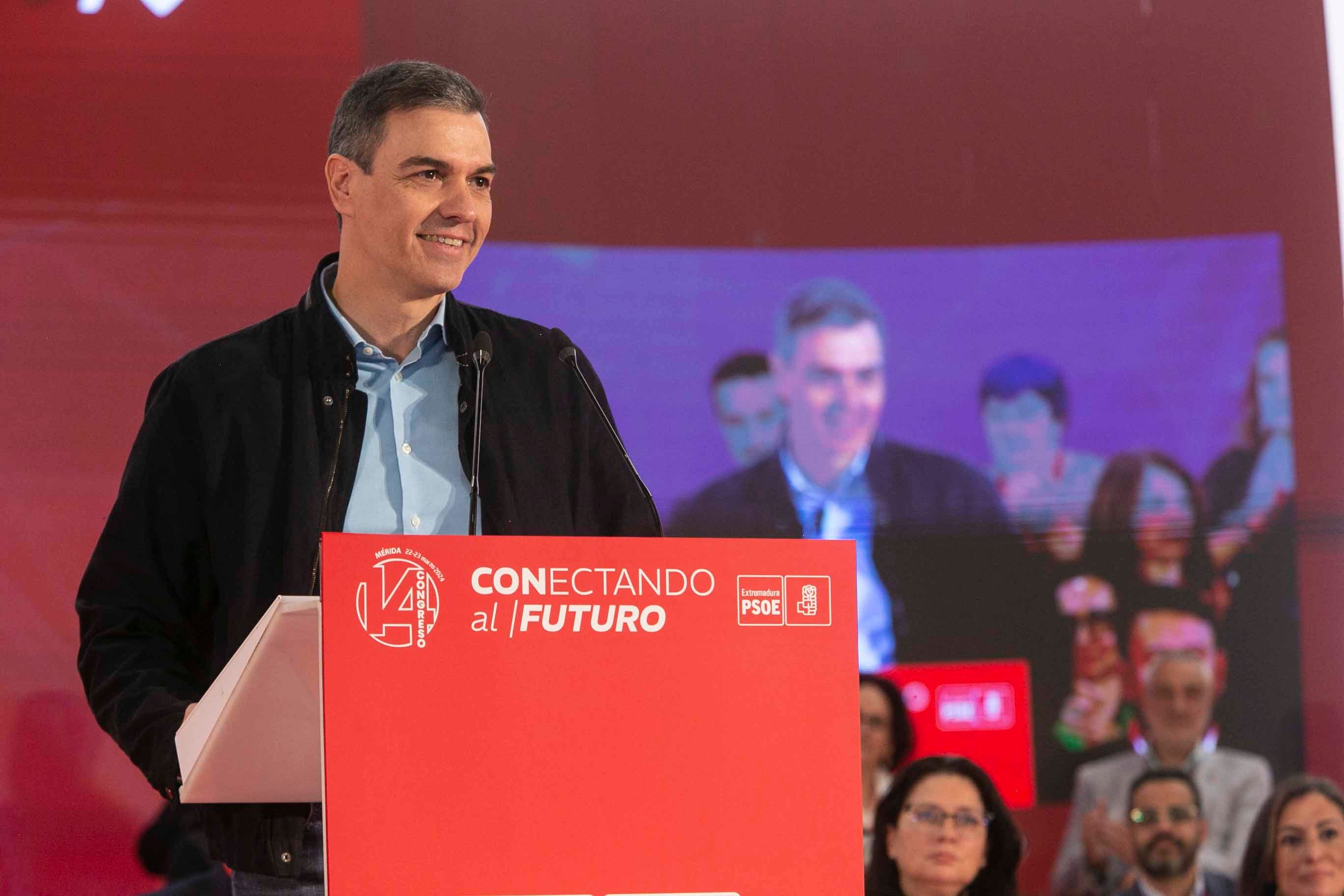 Vara se despide de la secretaría general del PSOE extremeño y cede el relevo a Gallardo