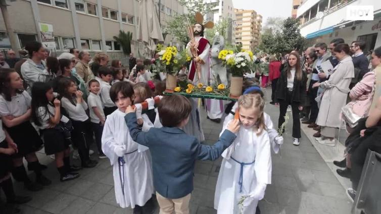 Las Carmelitas luce a su burrina infantil