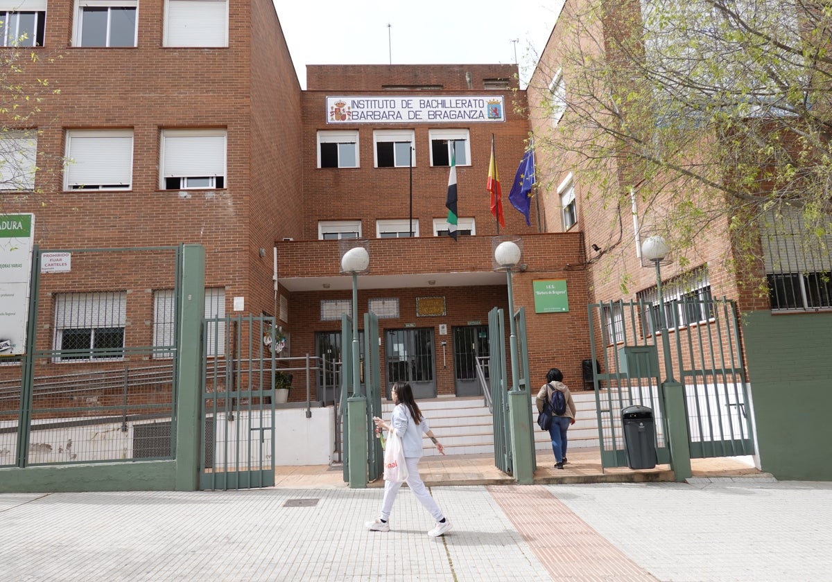 Entrada del Instituto Bárbara de Braganza en Badajoz.