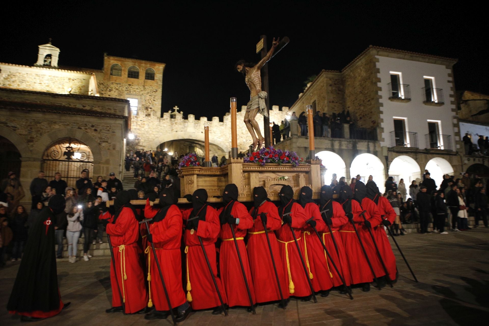 Las mejores imágenes del Lunes Santo en Cáceres (II)