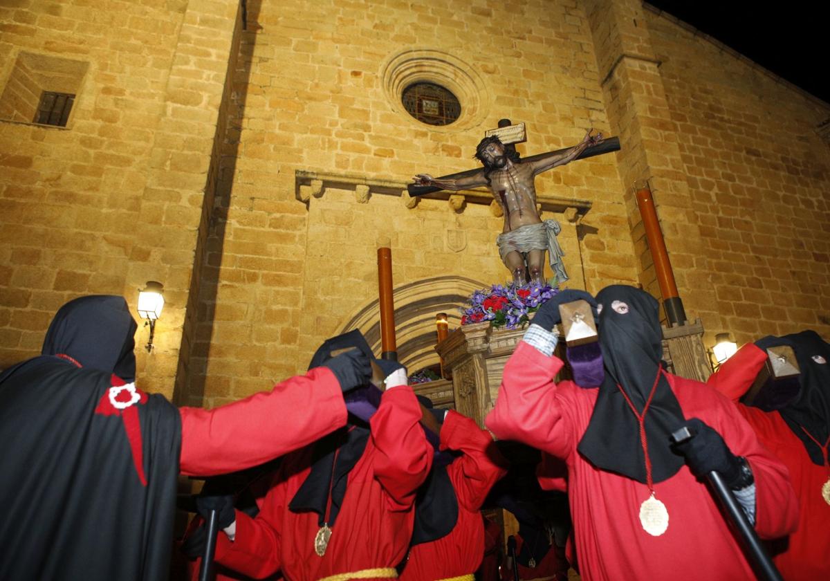 Las mejores imágenes del Lunes Santo en Cáceres (II)