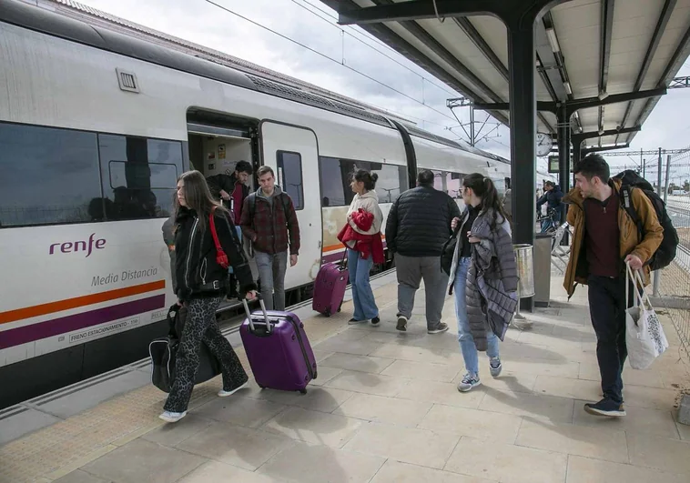 Renfe prevé reducir a cuatro semanas la suspensión del tren en la región por obras