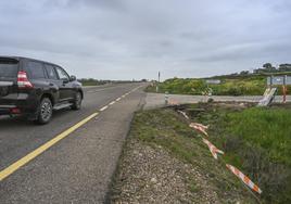 La ampliación de la carretera de Sevilla a la altura de Campofrío.