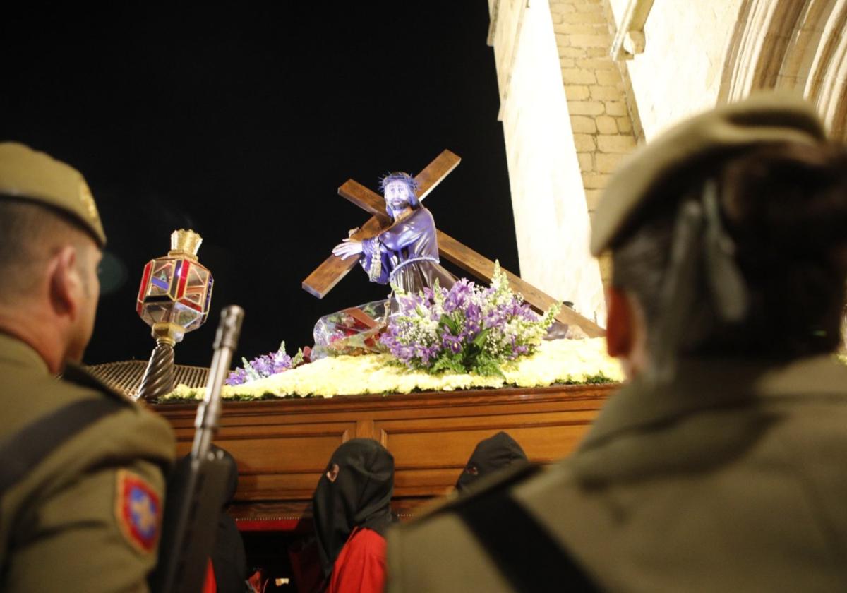 pProcesión de Batallas. Imagen del Cristo de las Batallas con la participación de los soldados del Cefot.