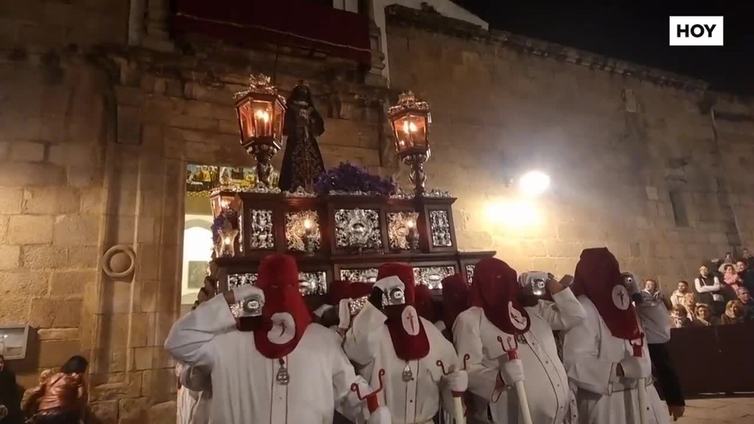 Injurias, Medinaceli y la Virgen del Rosario fueron los protagonistas del Lunes Santo en Mérida