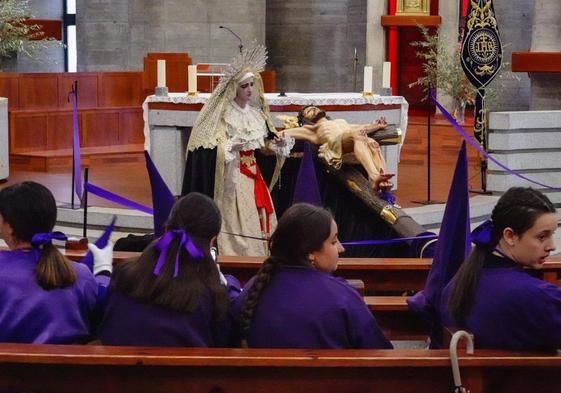 La cofradía de San Fernando no salió del templo.