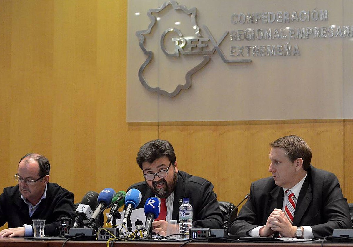 Javier Peinado, de la Creex, en 2015 defendiendo la legalidad de la subvención concedida a la entidad.