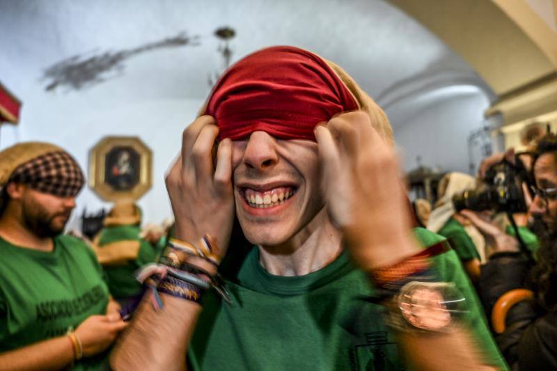 La procesión del Descendimiento en Badajoz, en imágenes