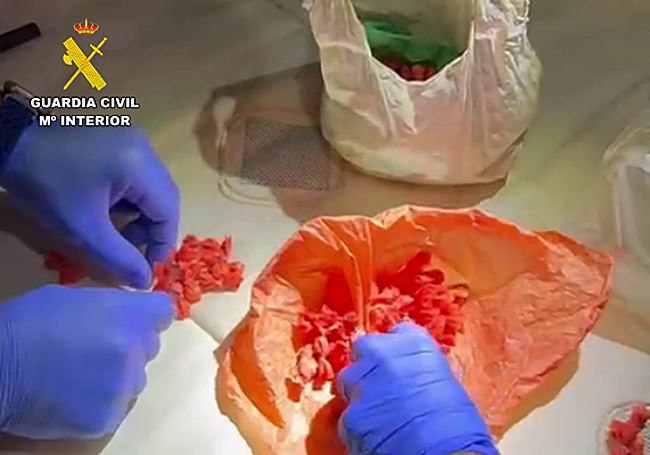 Se intervinieron 326 papelinas/pollos de cocaína y metanfetamina.