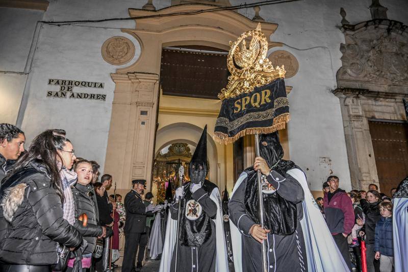 La procesión del Descendimiento en Badajoz, en imágenes