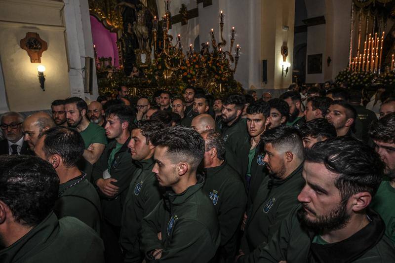 La procesión del Descendimiento en Badajoz, en imágenes
