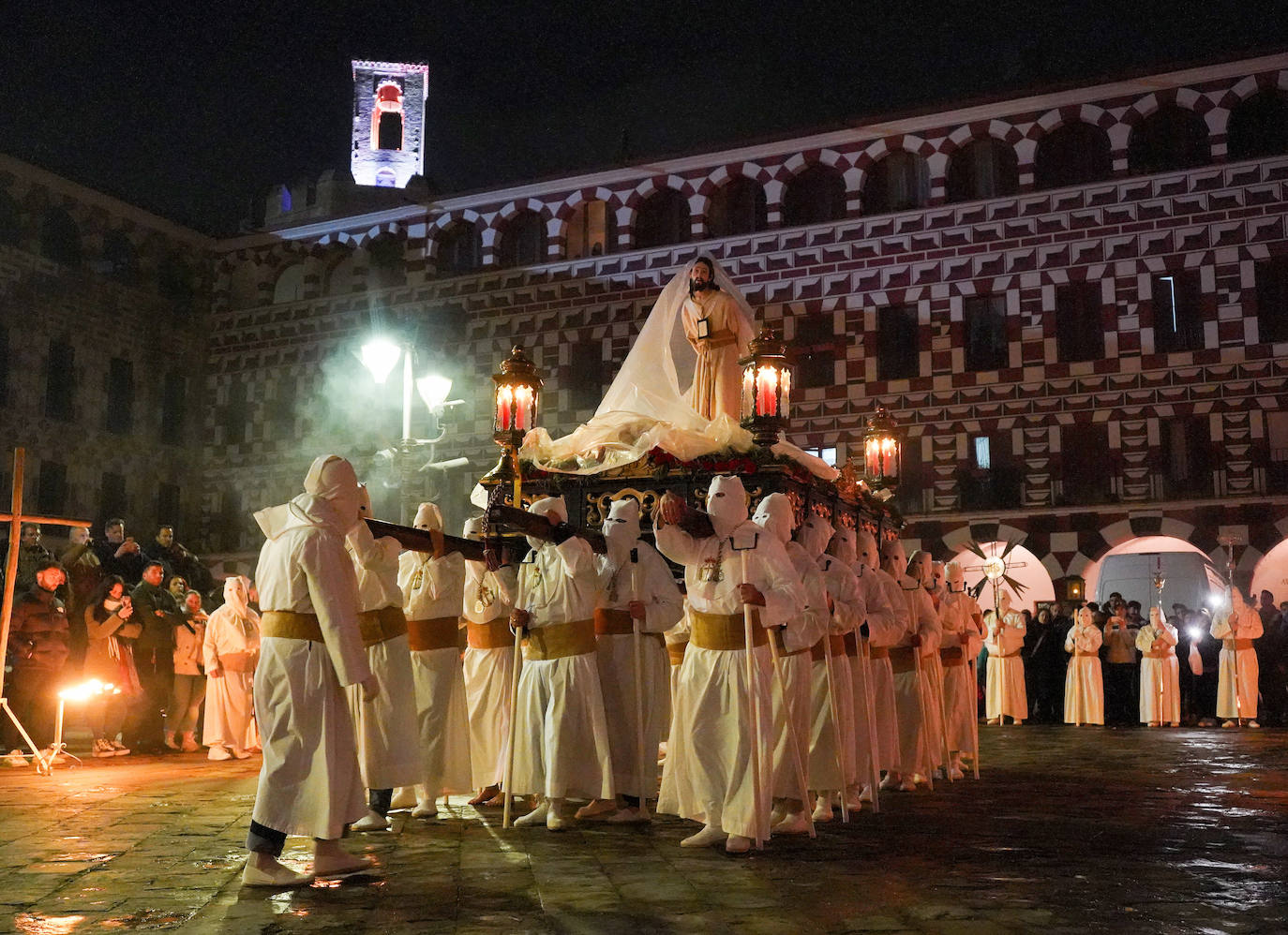 Ese acto reúne a cientos de personas cada Semana Santa. 