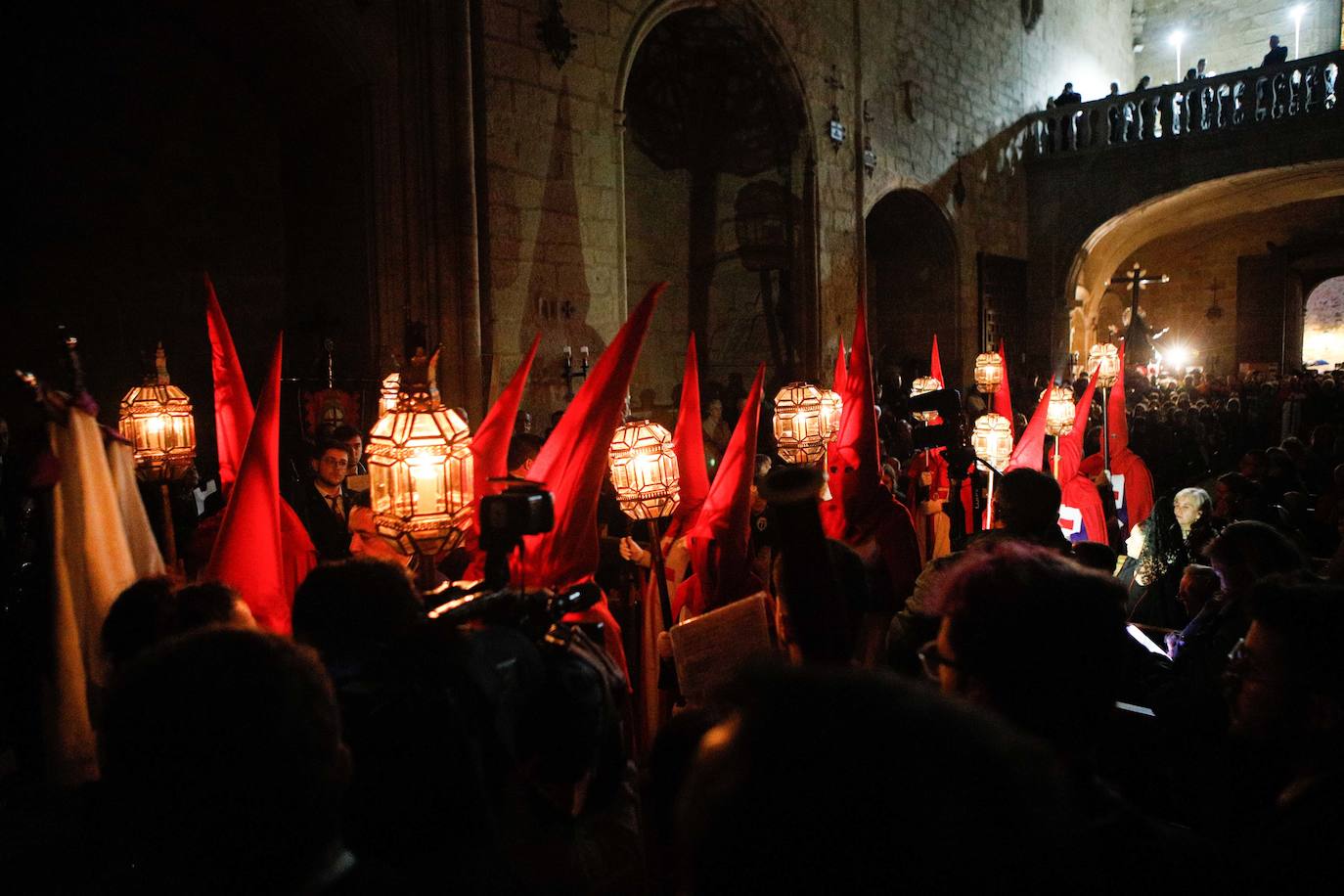 La procesión de la Vera Cruz tampoco pudo salir del templo. 