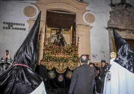 La Esperanza y el Descendimiento aprovecharon un claro para desfilar en Badajoz