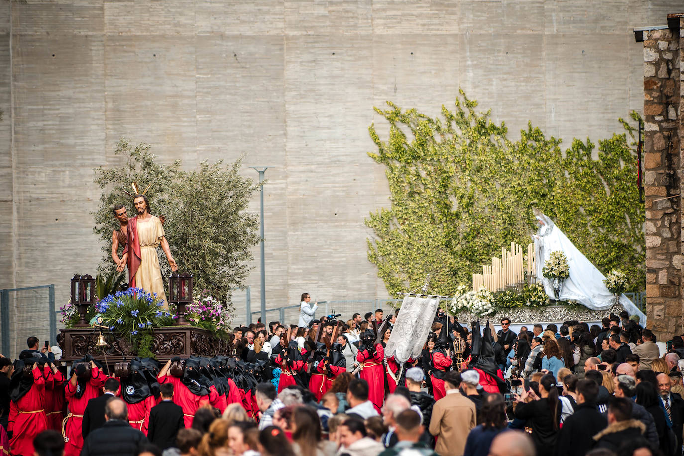 Cofradía de la Paz, en su procesión por Mérida. 