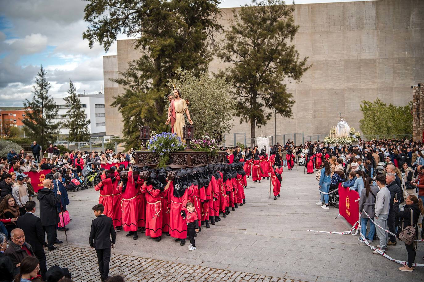 Cofradía de la Paz, en su procesión por Mérida. 