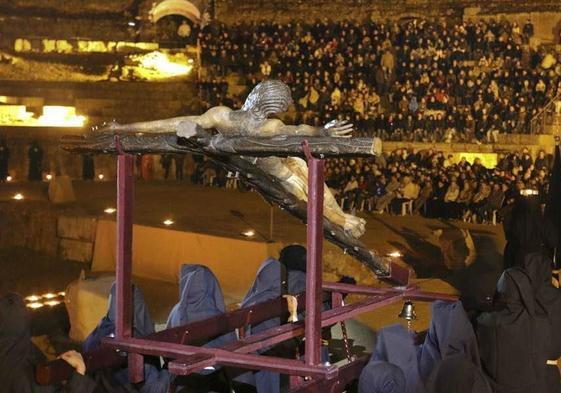 Mérida suspende el Vía Crucis en el Anfiteatro Romano