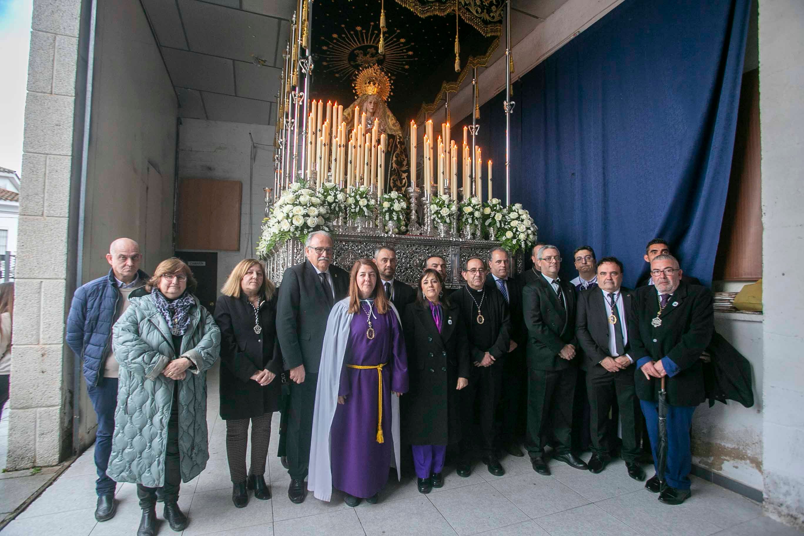 El Santo Entierro se suspende en Mérida. El Calvario, la hermandad encargarla de organizarlo, ha decidido cancelarlo por riesgo de lluvias.