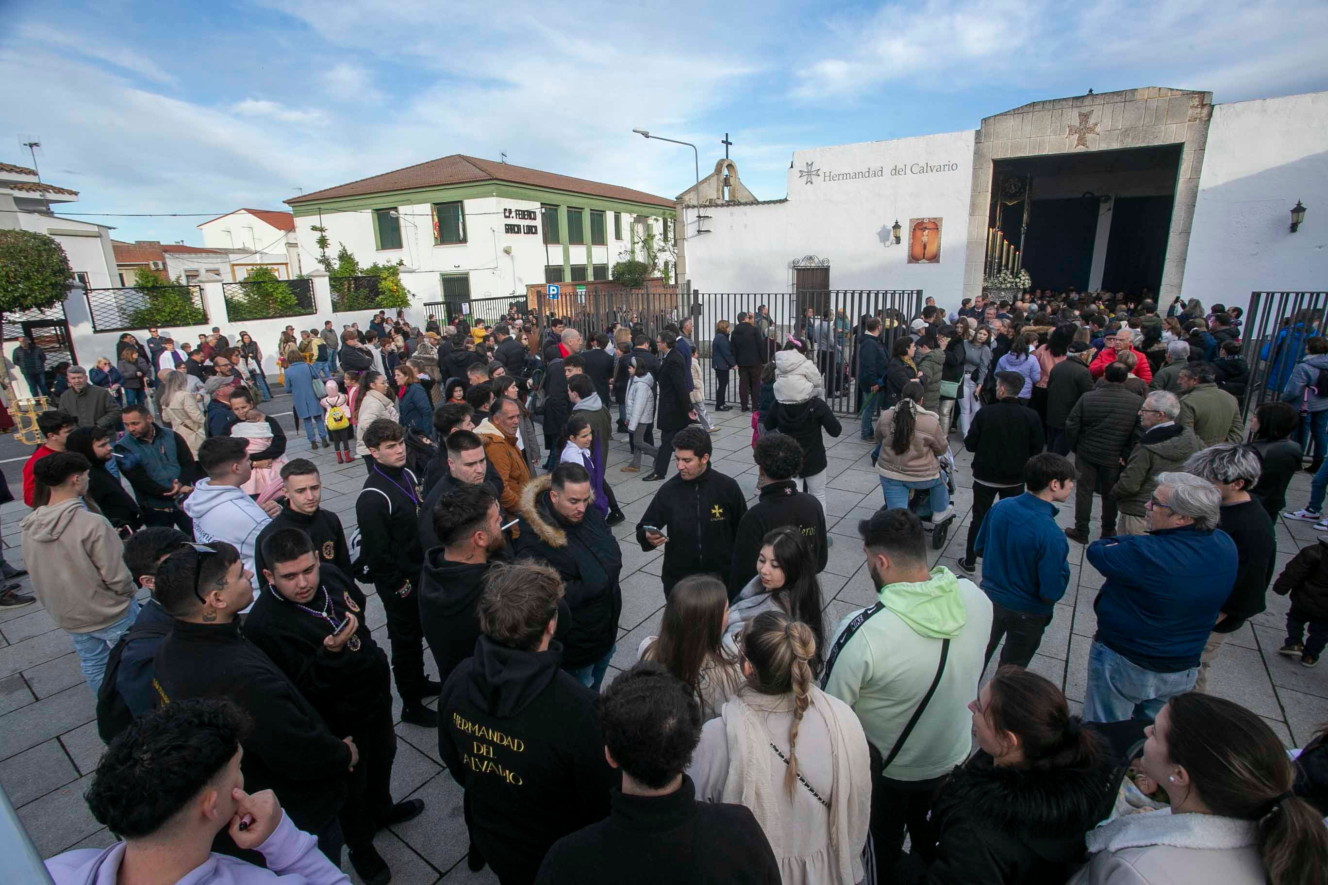 El Santo Entierro se suspende en Mérida. El Calvario, la hermandad encargarla de organizarlo, ha decidido cancelarlo por riesgo de lluvias.