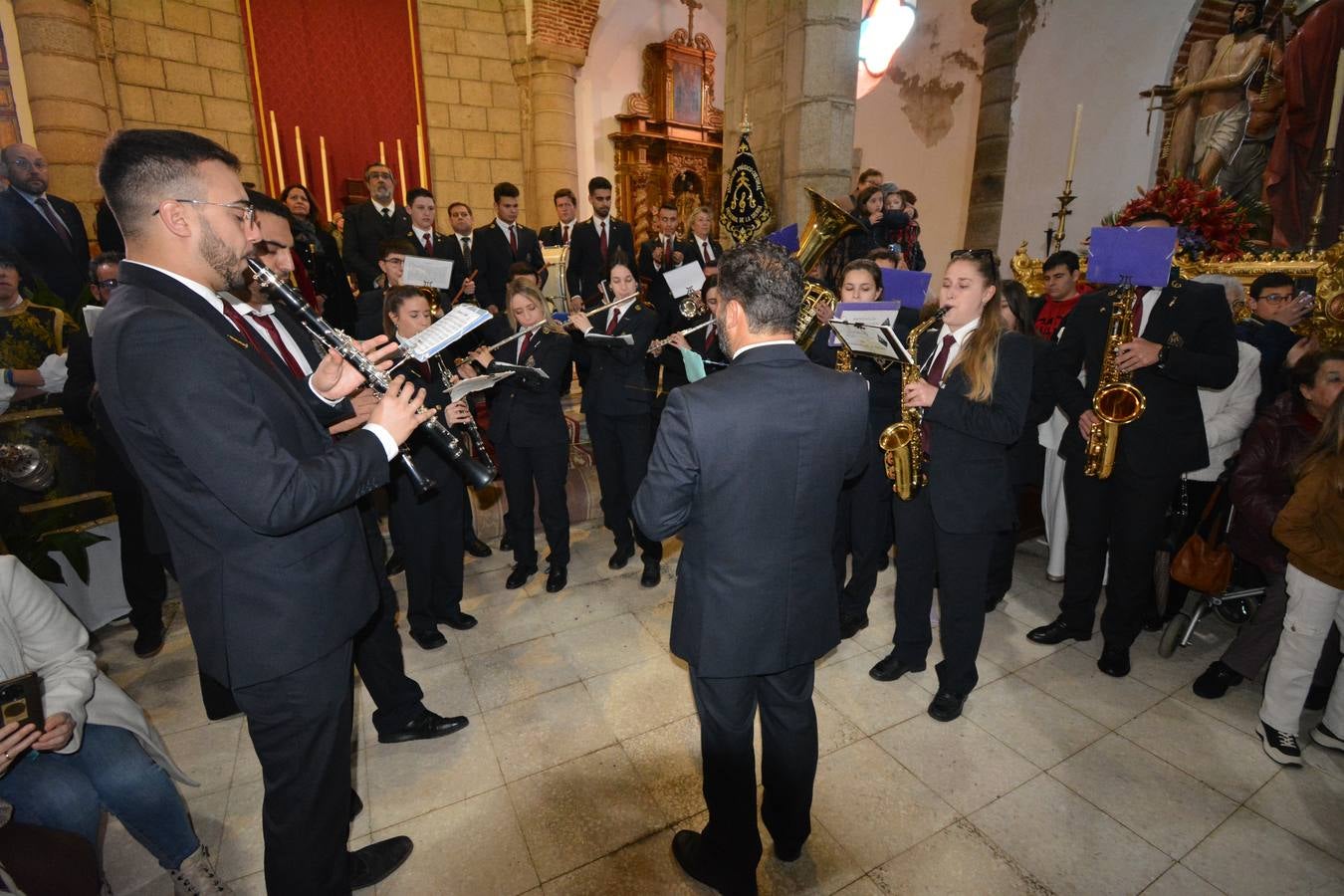 Las procesiones del Viernes Santo se quedaron en los templos