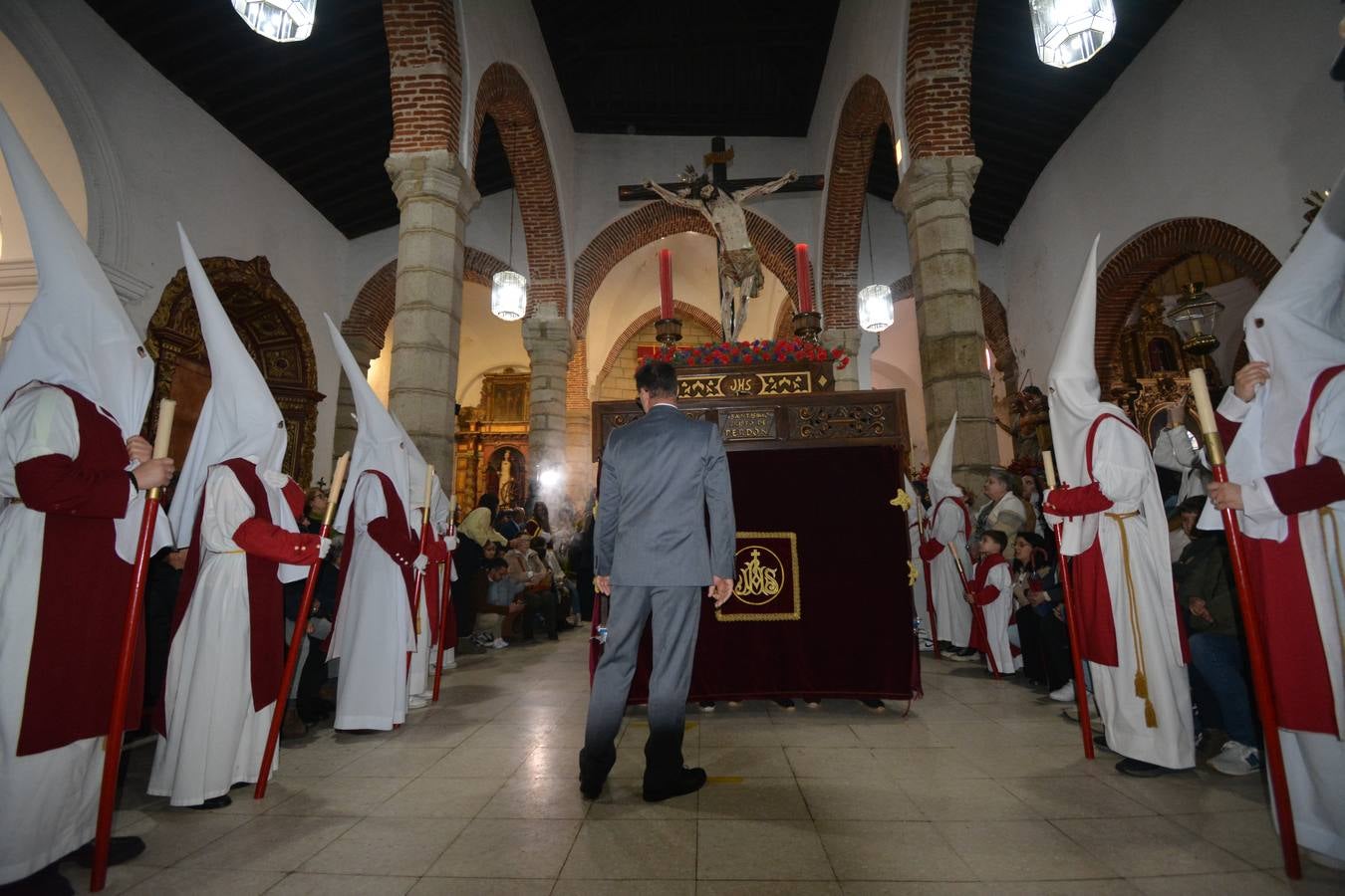 Las procesiones del Viernes Santo se quedaron en los templos