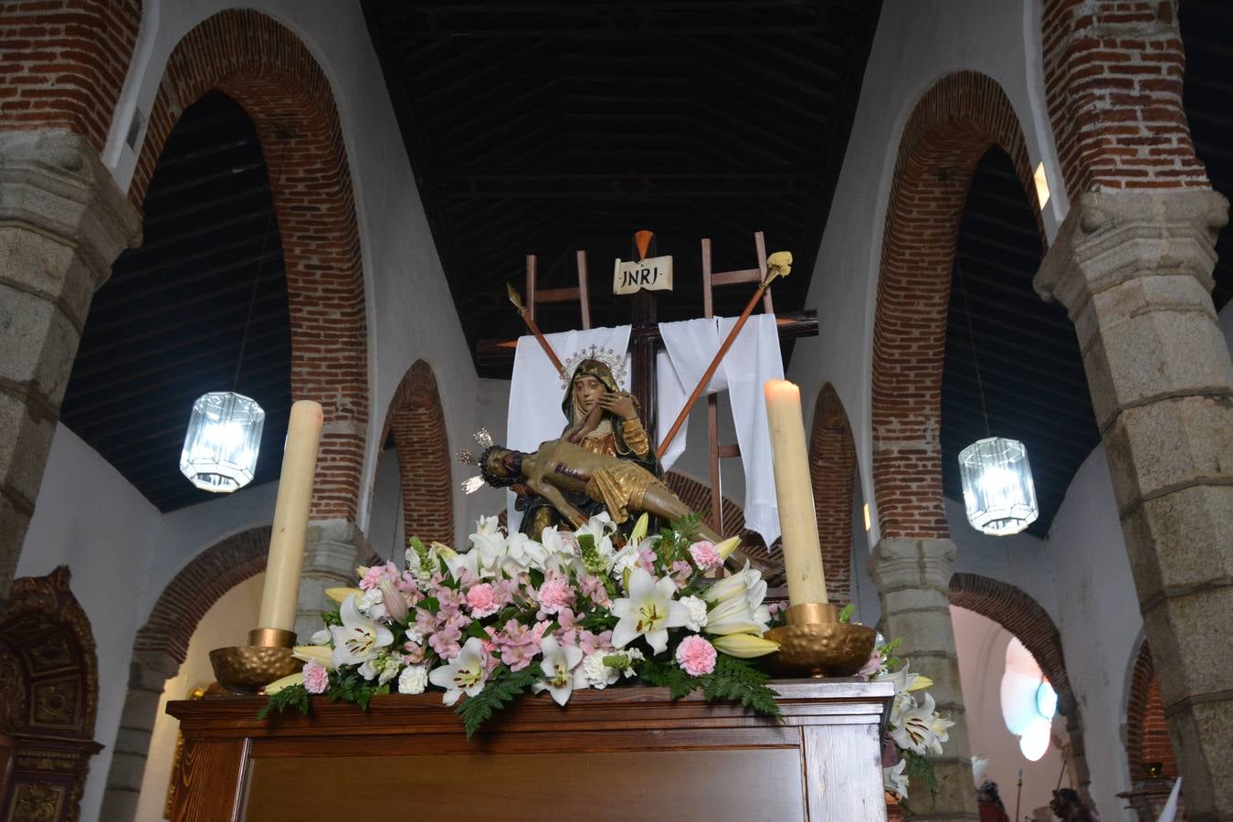 Las procesiones del Viernes Santo se quedaron en los templos
