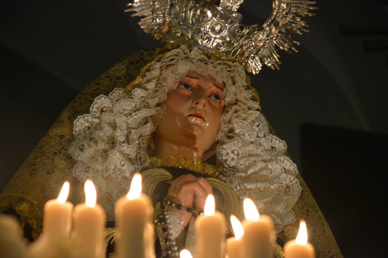 Las procesiones del Viernes Santo se quedaron en los templos