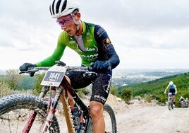 Manu Cordero en pleno esfuerzo en la segunda etapa de la Vuelta a Ibiza.