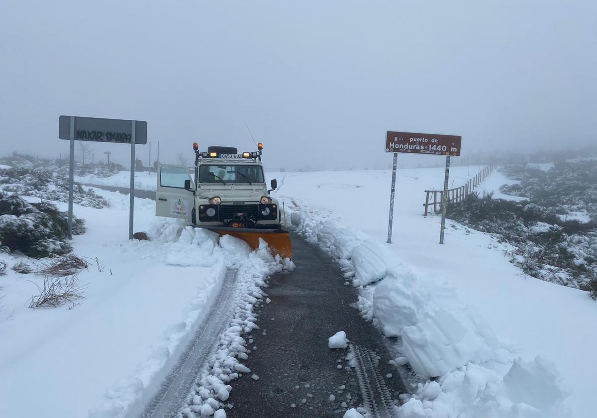 Cortado al tráfico por nieve el Pico Villuercas y el Puerto de Honduras