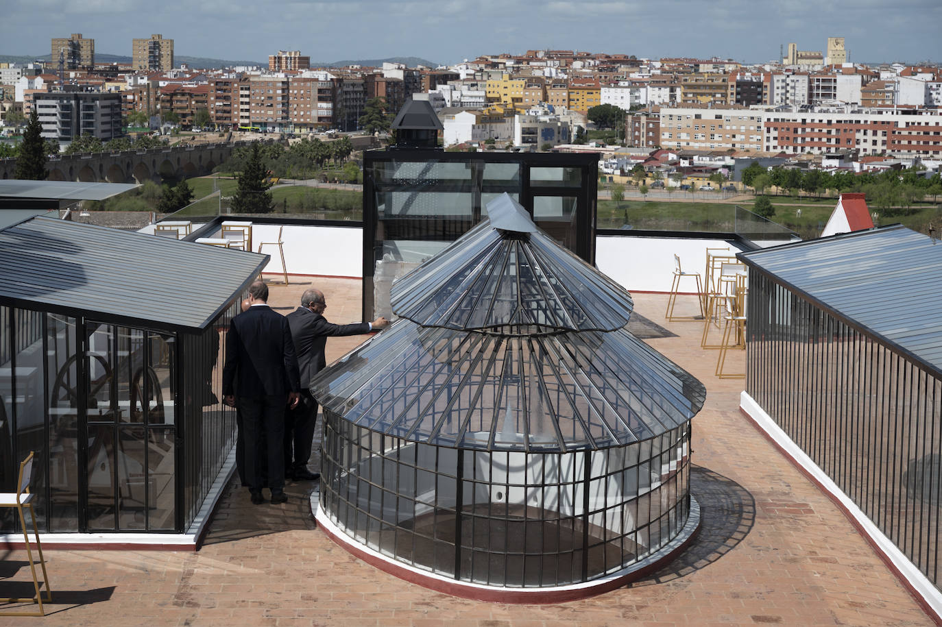 Imágenes del edificio de las Tres Campanas