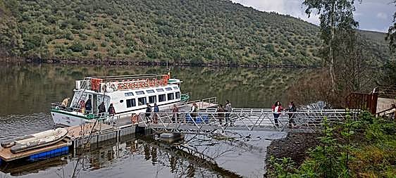 El barco turístico del Tajo Internacional inicia la temporada con dos rutas los fines de semana