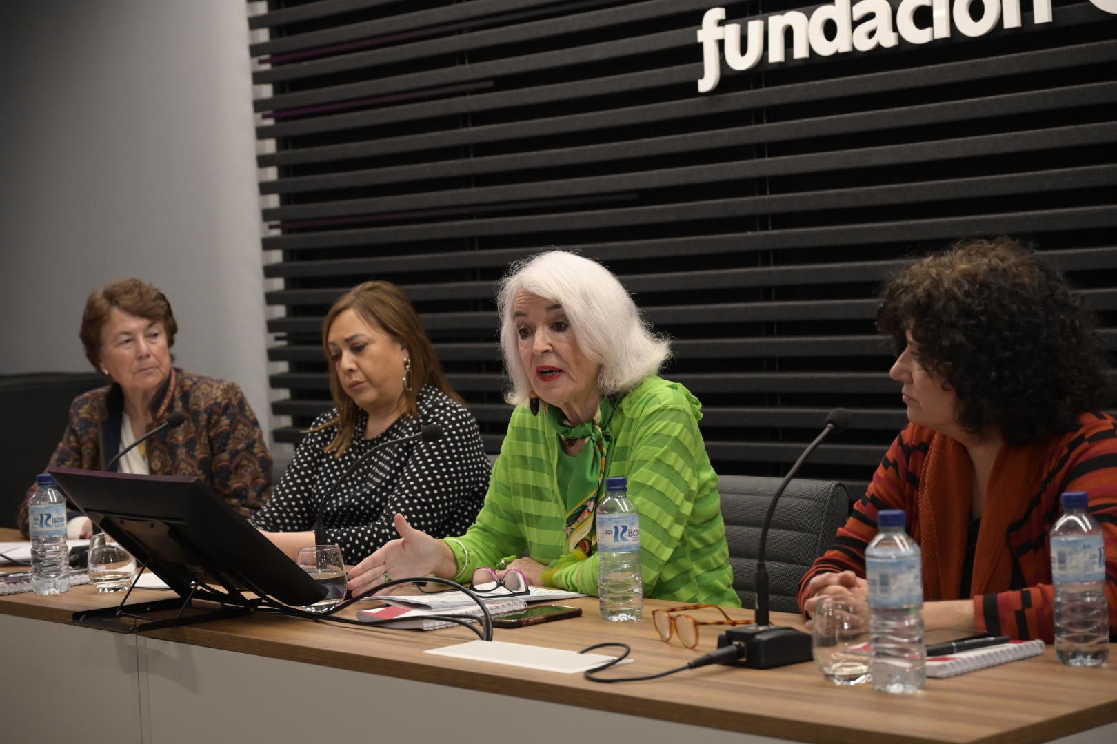 Imagen secundaria 1 - Florecen exposiciones en abril