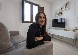 María Fernández dejó su trabajo y pidió el paro para montar dos apartamentos turísticos en Cáceres, de los que vive ahora.