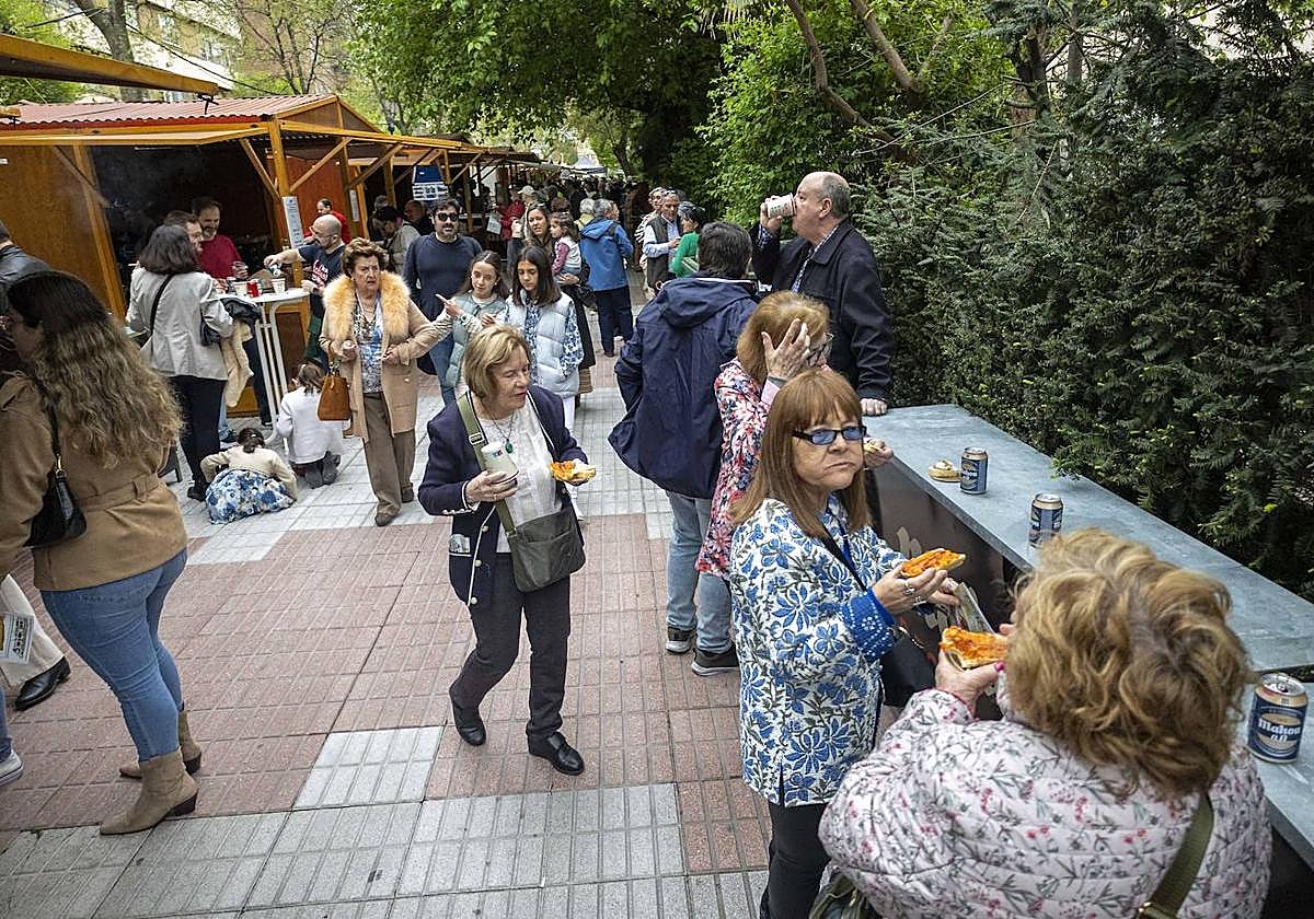 Uno de los expositores abiertos en Cánovas.
