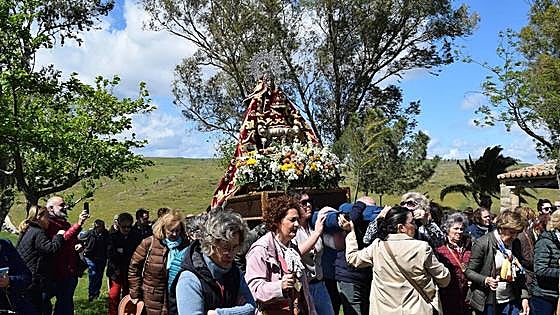 Los campanarienses culminaron la Semana Santa con la procesión de su Virgen de Piedraescrita