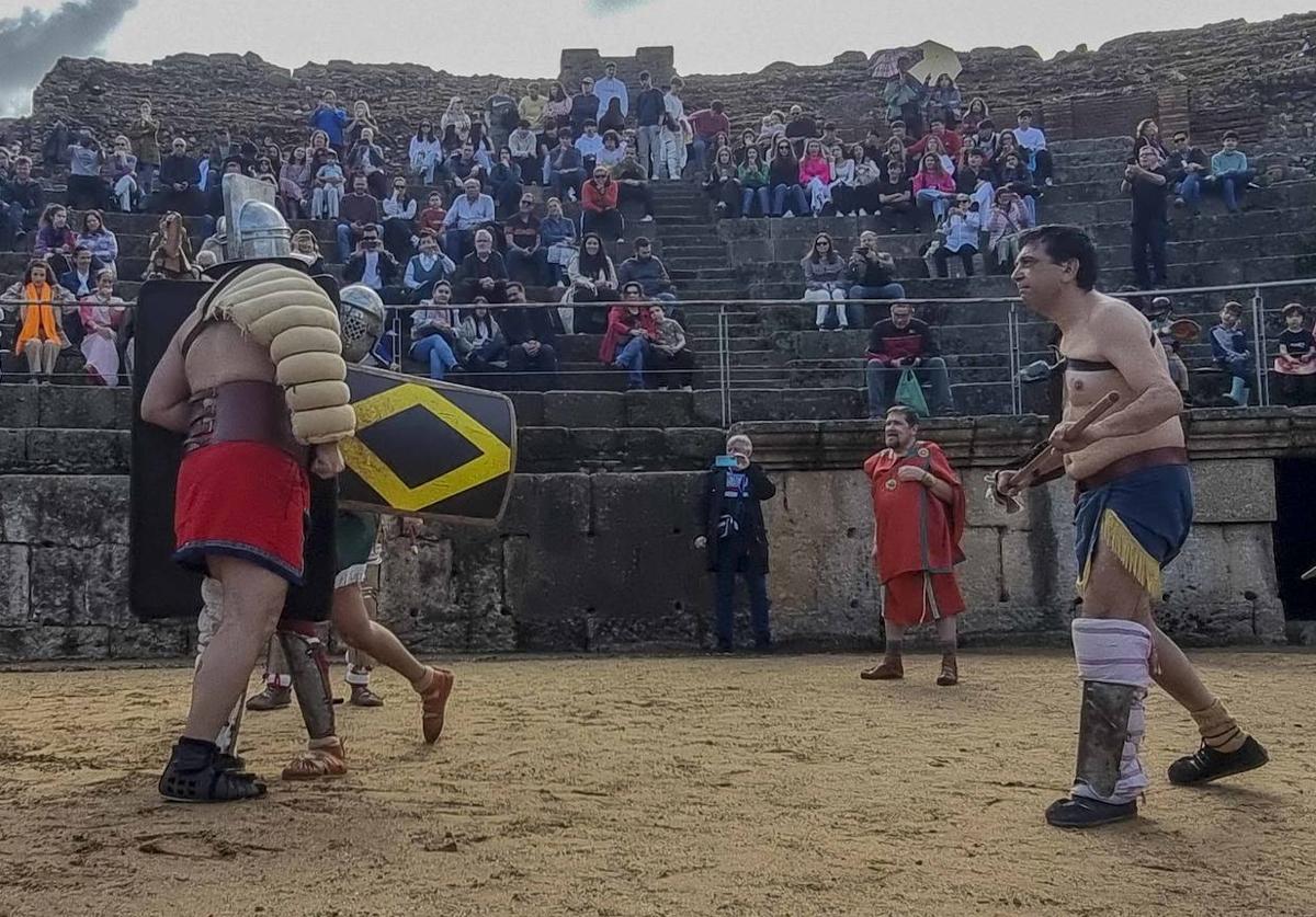 Los gladiadores entrenan en el Anfiteatro