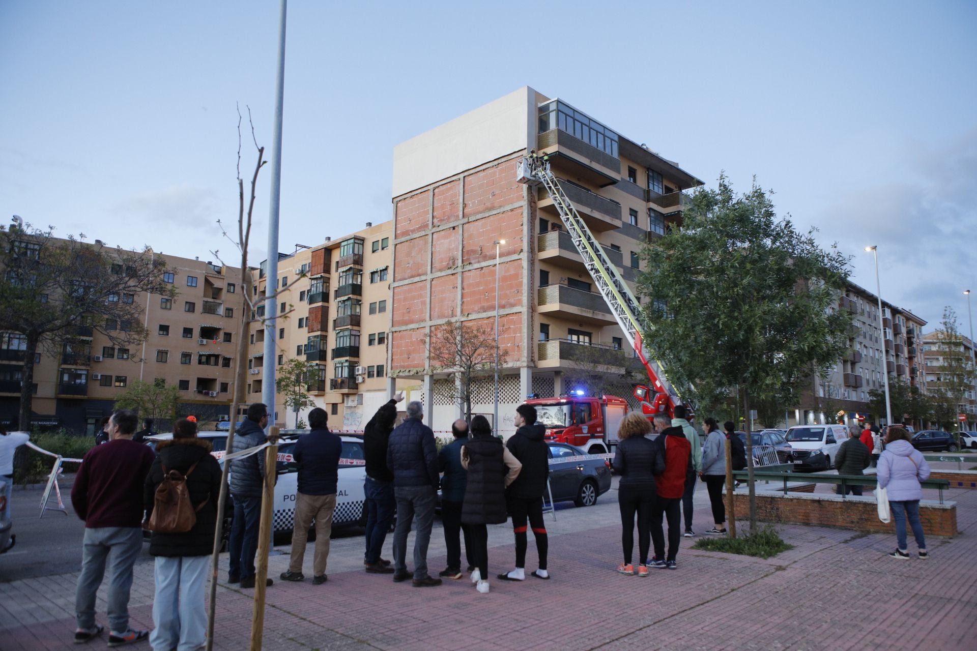 Así ha quedado el edificio de Nuevo Cáceres tras el desprendimiento de la fachada