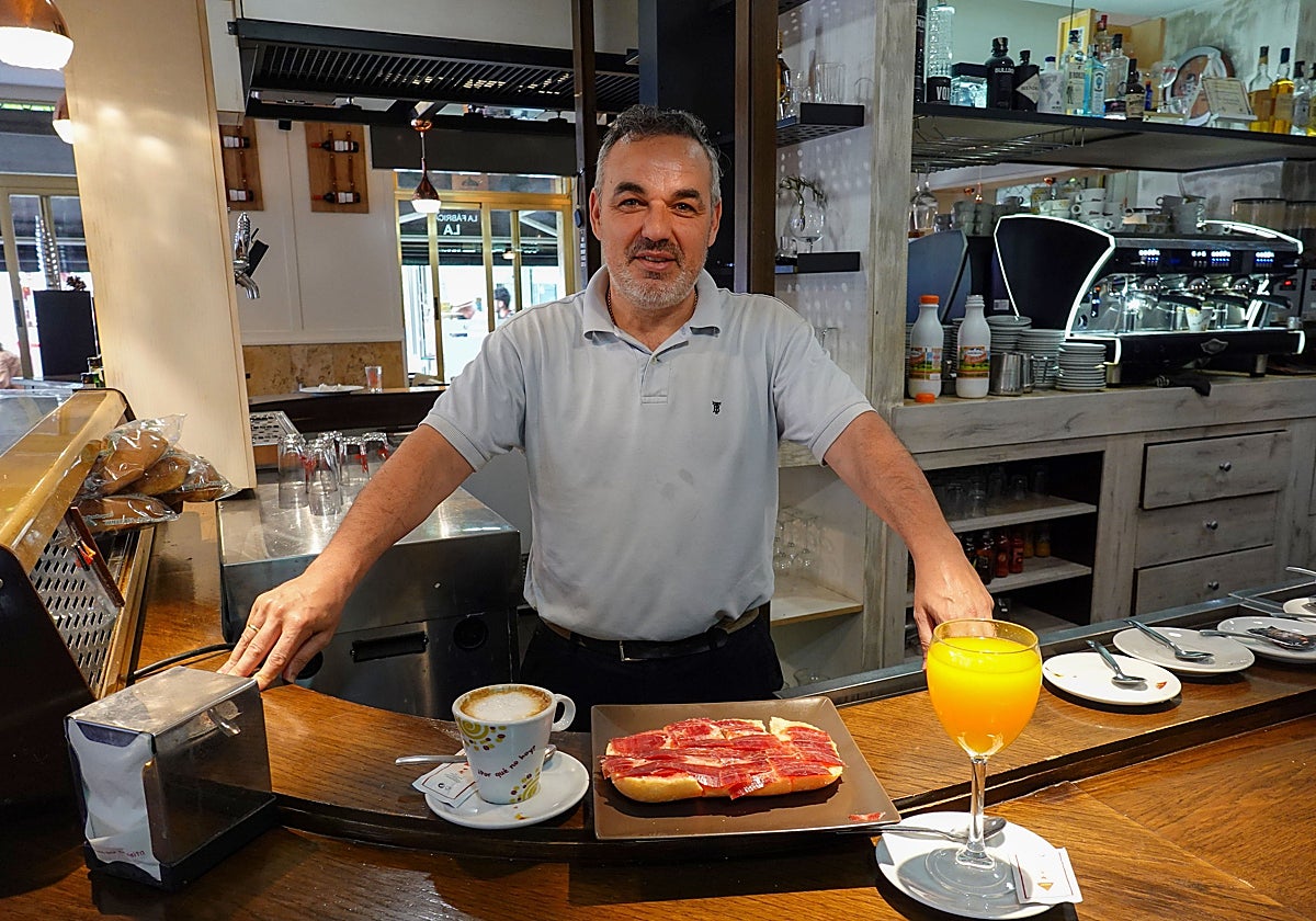 Marco propone un desayuno en La Esquina de Badajoz en mayo de 2022 con jamón.