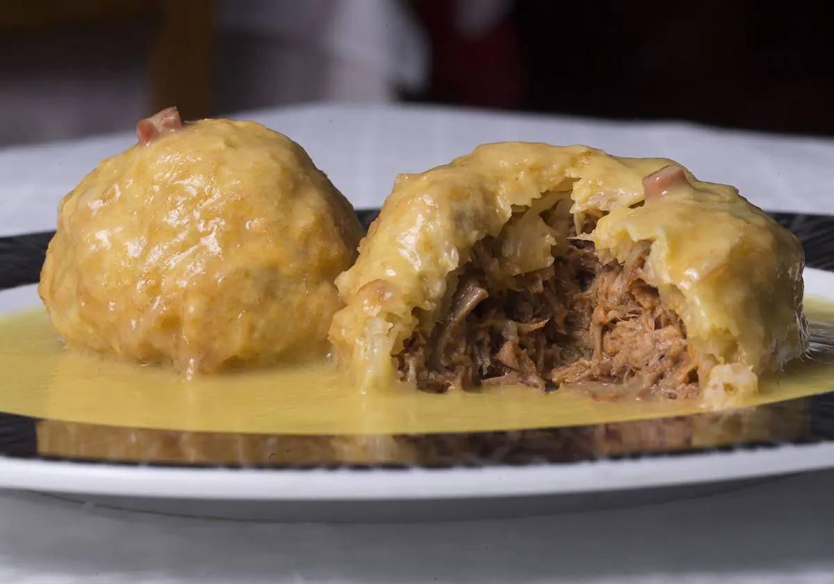 Plato de repollo relleno del restaurante La Nueva Allandesa.