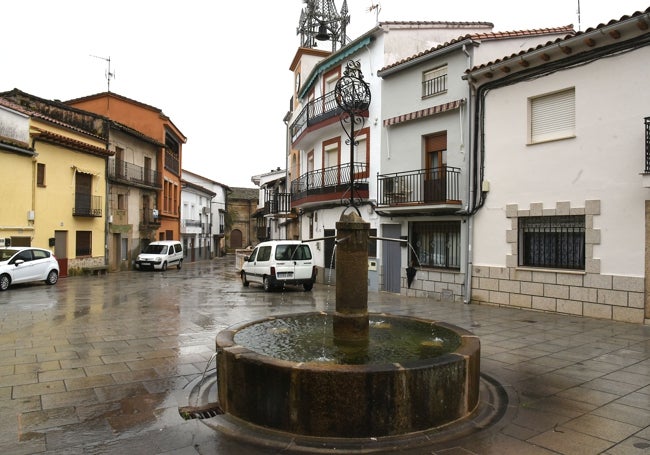 Plaza de Viandar de la Vera, este lunes.